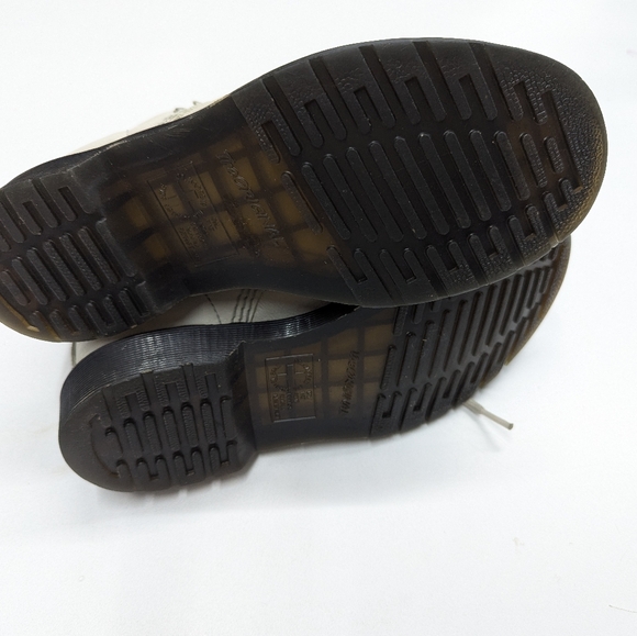 Dr Martens White Leather Ankle Boots - Picture 9 of 10